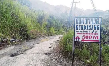  ??  ?? JALAN menuju Cat’s Village di Kampung Mesilau tidak berturap dan rosak.