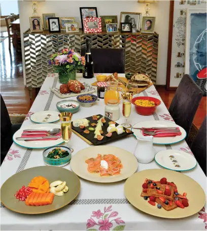  ??  ?? TABLE MANNERS
Gauri Devidayal lays out a scrumptiou­s and beautiful summer spread