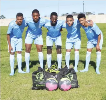  ??  ?? The proud players of the Wolveshamp­ton Football Club.