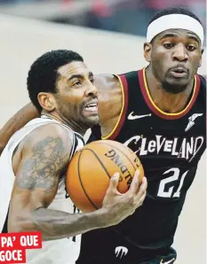  ?? AP ?? Kyrie Irving vio acción durante 48 minutos en el partido a dos tiempos extras en su primer juego en dos semanas.