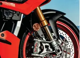  ??  ?? ABOVE: Öhlins electronic suspension can be set up to compensate for rider weight and conditions