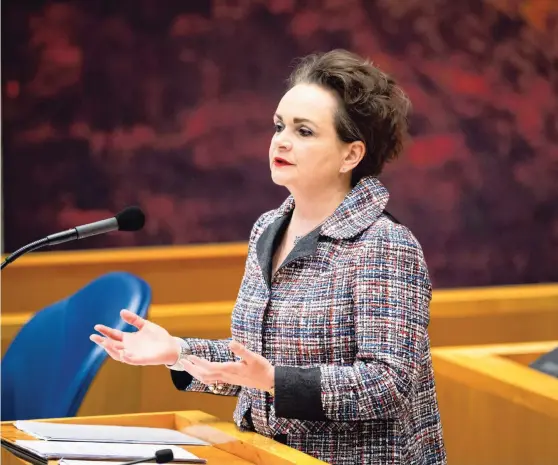  ??  ?? Staatssecr­etaris Alexandra van Huffelen woensdag in de Tweede Kamer in haar eerste grote debat over de toeslagena­ffaire.