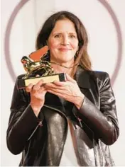  ?? JOEL C RYAN/INVISION ?? Director Laura Poitras holds the Golden Lion for best film Saturday at the Venice film festival.