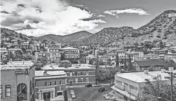  ?? ARIZONA OFFICE OF TOURISM ?? Bisbee is bustling with shops and galleries. The town is renowned for its creative spirit.