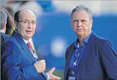  ??  ?? PROYECTO. El presidente José Castro, departiend­o con el director de fútbol Joaquín Caparrós.