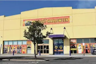  ?? Alexander Soule ?? A Spirit Halloween store popped up in Danbury, Conn. The company that sells spooky gear from temporary sites isn’t letting even the pandemic get in its way.