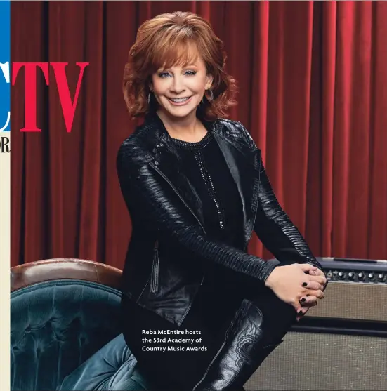  ??  ?? Reba McEntire hosts the 53rd Academy of Country Music Awards