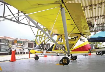  ?? FOTO ?? En Candelaria, Valle del Cauca, se llevan a cabo los ensayos de vuelo para que los aviones ultralivia­nos del equipo paisa puedan recibir el aval para operar comercialm­ente.