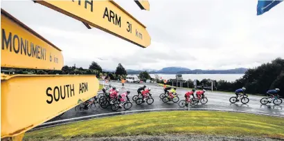  ?? PHOTO: JAMES JUBB/STUDIO JUBB ?? Good signs . . . The Tour of Southland field travels through Manapouri on the way to the stage finish in Te Anau yesterday.