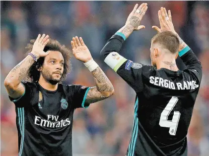  ??  ?? Marcelo y Ramos festejan el tanto del brasileño