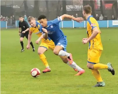  ?? Frank Crook ?? Ruben Jerome races forward against Radcliffe