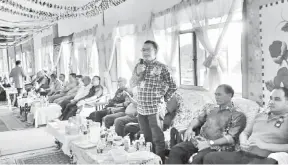  ??  ?? AMANAT: Subeng menyampaik­an ucapan pada Majlis Bersama Rakyat di Rumah Matar, Sungai Sebilik, Lubok Renit, Awik semalam.