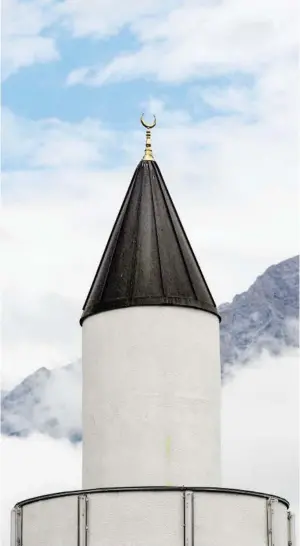  ?? BILD: SN/APA/BARBARA GINDL ?? Das Minarett der türkischen Moschee in Saalfelden.