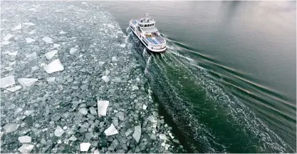  ?? FOTO: LEHTIKUVA / VESA MOILANEN ?? SKRAL ISVINTER. Det är högst osannolikt att Östersjön får ett tjockt istäcke i vinter.