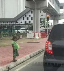  ?? ?? According to Abidin, most of the child beggars are from the Palauh tribe, which is an undocument­ed community that traditiona­lly lives in coastal areas and islands on Sabah’s east coast.