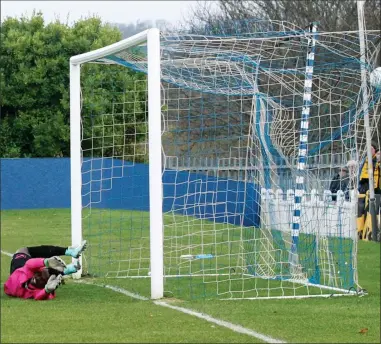  ?? PICTURES: Tony Fowles ?? BACK OF THE NET: Higgins’s early penalty meant Margate had it all to do