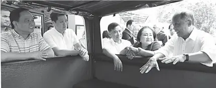  ??  ?? Energy Secretary Alfonso Cusi (far right) talks about the features of the e-trike with (from left) Mayor Miguel “Ike” Ponce 3rd of Pateros, Mayor Rexlon Gatchalian of Valenzuela, Mayor Jaime Fresnedi of Muntinlupa, and Mayor Imelda Aguilar of Las...