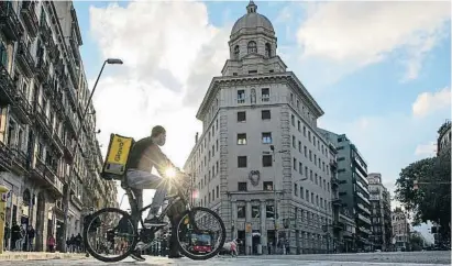  ?? E HT 
   H ?? Un repartidor de Glovo, que va protagonit­zar l’operació més important, a Barcelona