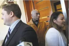  ?? Lea Suzuki / The Chronicle ?? Dewayne Johnson (center), former groundskee­per for Benicia Unified School District, has non-Hodgkin’s lymphoma.