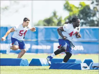  ?? COURTESY OF GIANTS.COM ?? Linebacker­s Blake Martinez, left, and Markus Golden, right, work out during training camp in East Rutherford.