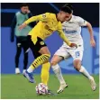  ?? FOTO: THISSEN/DPA ?? Jadon Sancho im Duell mit Zenits Vyacheslav Karavaev.