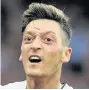  ??  ?? REUNION: Ozil wants to play under Mourinho again