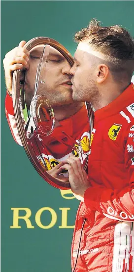  ??  ?? Sebastian Vettel machte einen selbstverl­iebten Eindruck.