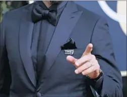  ?? Jay L. Clendenin Los Angeles Times ?? AT THE GOLDEN GLOBES ceremony in January, an attendee doubles up on his messaging opportunit­y by wearing black and sporting a pin.