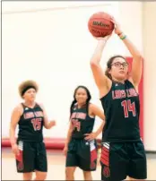  ?? PHOTOS BY KELVIN GREEN/THREE RIVERS EDITION ?? Searcy senior Karsen Dunavan goes up for a shot during a practice. Also shown are Junior Ta’Lor Branch, left, and senior Khadijah Cooperwood.