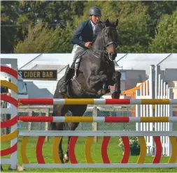  ??  ?? John Crippen and Loughnatou­sa OB take a 1.30m open victory