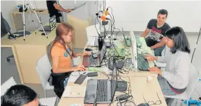  ??  ?? DURANTE 48 HORAS, LOS PARTICIPAN­TES estuvieron creando el videojuego que participar­á a nivel nacional. El año pasado el grupo cucuteño fue sexto.