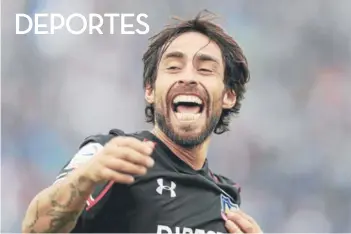  ??  ?? ► Valdivia sonríe en la Supercopa.