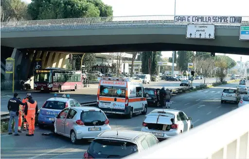  ?? (foto Barsoum / Proto) ?? Stesso tratto L’incidente di ieri in corso di Francia, a Roma, dove sono state investite Gaia e Camilla una settimana prima