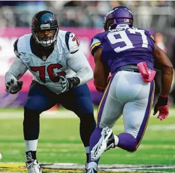  ?? Jeff Haynes / Associated Press ?? Veteran tackle Duane Brown, left, returned to the Texans’ lineup in Week 5 at Minnesota after undergoing offseason surgery for a torn quadriceps tendon.