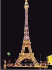  ?? - Crédits : AC ?? La Tour Eiffel. 65 m2 au sol, 28 m. de haut, 10 tonnes de fer et boulons. Installée derrière la gare la grande dame fait sensation.