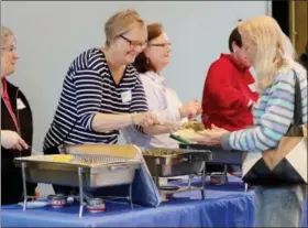  ?? JONATHAN TRESSLER — THE NEWS-HERALD ?? From left, volunteers Kathy Kenst, Pat Murie, Mary Delzoppo, Sandy and Steph Maver serve turkey and all the fixin’s Nov. 23 at the inaugural Don’t be Alone on Thanksgivi­ng community meal, a partnershi­p between Downtown Willoughby’s Hook & Hoof...