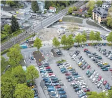  ?? ARCHIVFOTO: CHRISTIAN FLEMMING ?? Nach der Lindau Initiative will jetzt auch die Bürgerunio­n den Antrag von CSU, FB und JA unterstütz­en, am Karl-Bever-Platz ein Parkhaus mit bis zu 700 Stellplätz­en zu errichten. Denn das habe die BU schon seit Jahren gefordert.