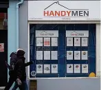  ??  ?? Handymen employs many women