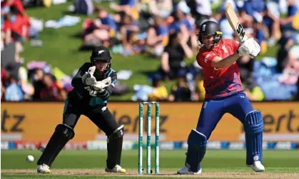  ?? ?? Heather Knight scored a half century to help England defeat New Zealand in the first T20 in Dunedin. Photograph: Joe Allison/Getty Images