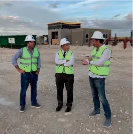 ??  ?? Above: The Mayor of Miami-Dade County, Carlos Gimenez, at the Bluehouse site with Johan Andreassen (right)