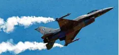  ?? Foto: dpa ?? Sprechen im Ägäis Konflikt womöglich bald die Waffen – hier das ältere Archivfoto eines griechisch­en Kampfjets? Momentan ist es noch ein Säbelrasse­ln.