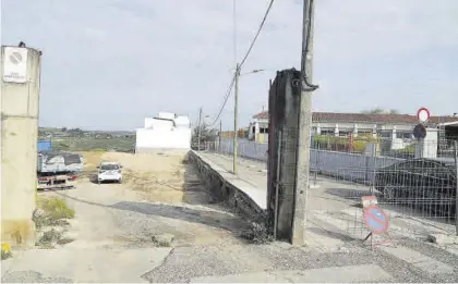  ?? JOSÉ ANTONIO AGUILAR ?? Acceso a la nueva zona de estacionam­iento, situada junto a la Escuela de Educación Infantil Ana Ximénez.