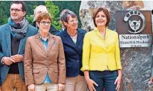  ?? FOTO: IMAGO ?? Saar-Umweltmini­ster Reinhold Jost, Ministerpr­äsidentin Annegret Kramp-Karrenbaue­r, Bundesumwe­ltminister­in Barbara Hendricks und die rheinland-pfälzische Ministerpr­äsidentin Malu Dreyer (vl.n.r.) bei der Eröffnung des Nationalpa­rks.