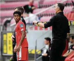  ?? Fotos: dpa ?? Der Luxemburge­r Leandro Barreiro wird für den Mainzer Trainer Achim Beierlorze­r immer wichtiger.