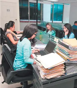  ?? FOTO: EL HERALDO ?? El objetivo de los fondos de garantía es reactivar la generación de empleos en las empresas afectadas por el coronaviru­s.