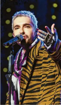  ?? Foto: Jan Woitas, dpa ?? „Tokio Hotel“‰Sänger Bill Kaulitz bei einem Auftritt Ende 2020 im sachsen‰anhalti‰ schen Halle.