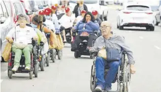  ?? ?? En el encuentro hubo una muestra de vehículos y bicicletas adaptadas de Cocemfe Castelló.