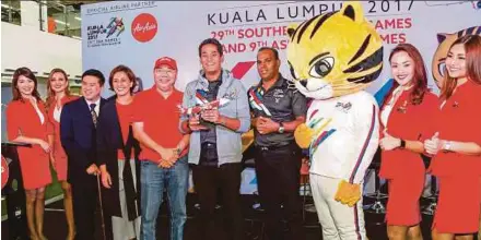  ??  ?? (L to R): Malaysia Paralympic Council deputy president Ng Keng Chuan, AirAsia Berhad chief executive officer Aireen Omar, AirAsia Berhad Chairman and Group CEO AirAsia X Datuk Kamarudin Meranun, Sports Minister Khairy Jamaluddin and Deputy Sports...