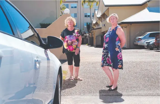  ?? Picture: STEWART McLEAN ?? FRUSTRATED: Quarterdec­k Cairns apartments residents Maureen Schmitzer and Lorraine Burns in the driveway people keep partially blocking.