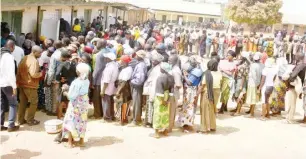  ?? ?? Voters on queues during the Plateau North by-elections for Senate and House of Representa­tives in Vom, Jos South Local Government Area of Plateau State, on Saturday PHOTO: NAN